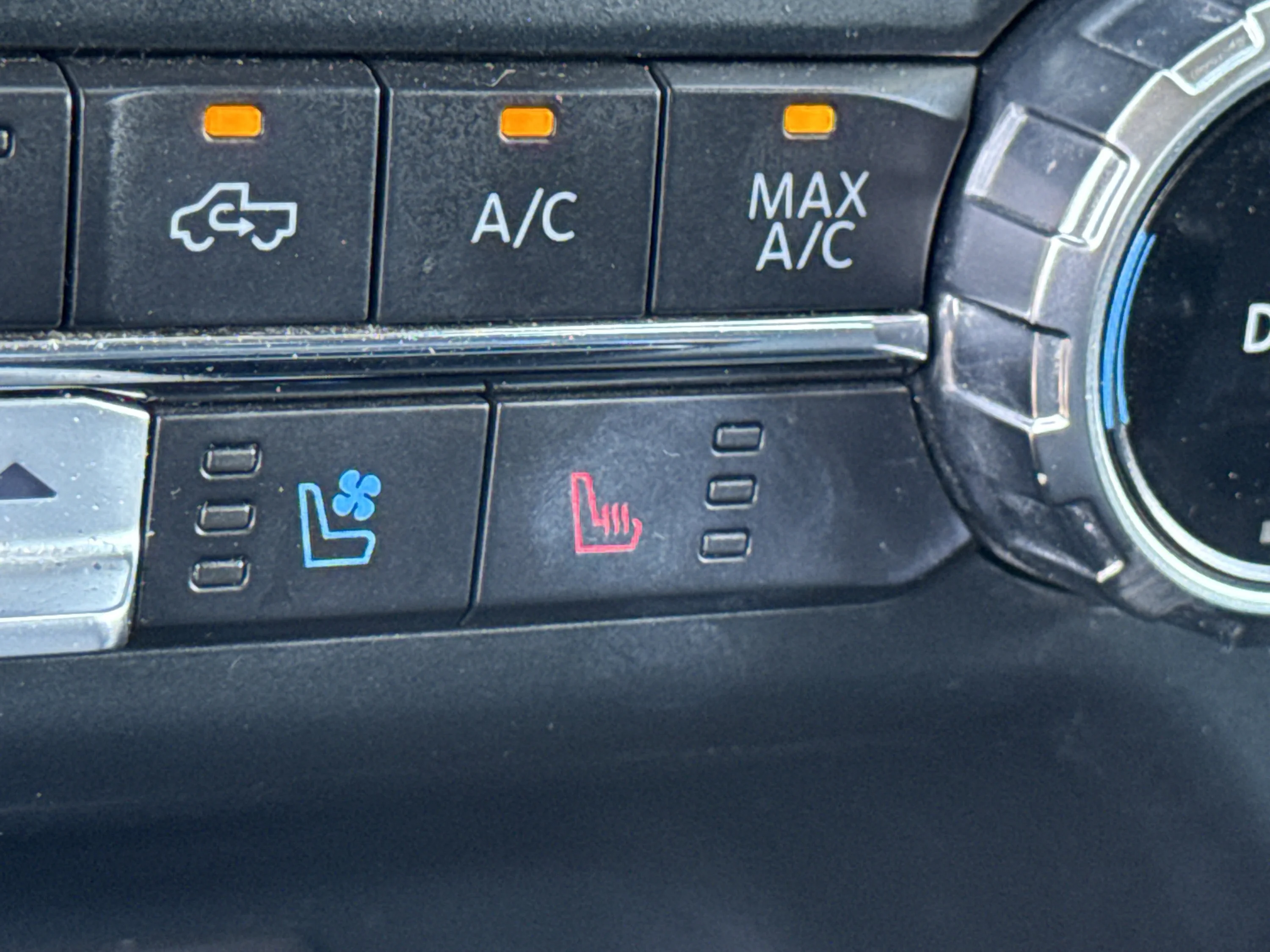 Used 2022 Agate Black Metallic Ford LARIAT image 33