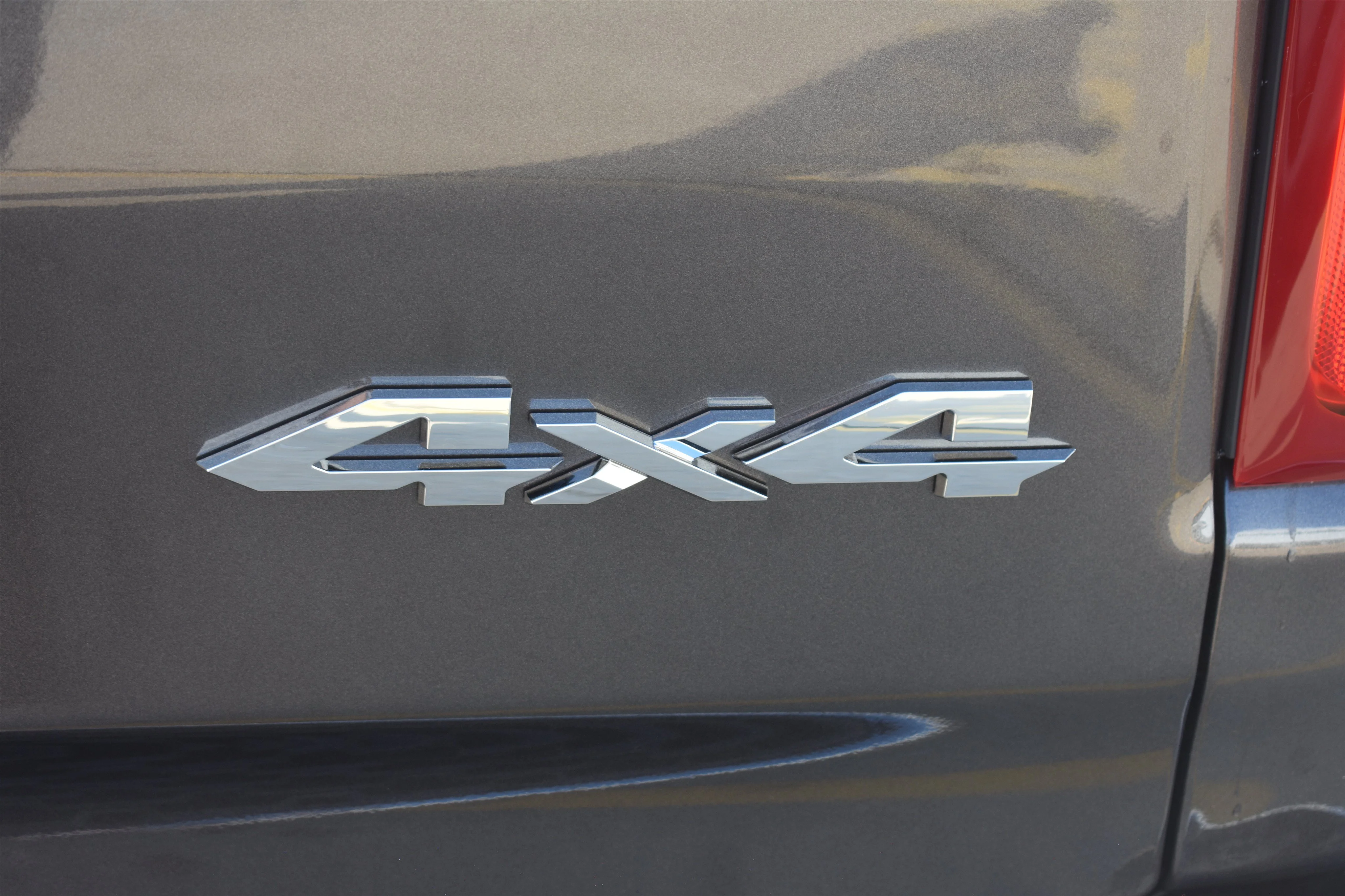 New 2026 Granite Crystal Metallic Clearcoat Ram Laramie image 8