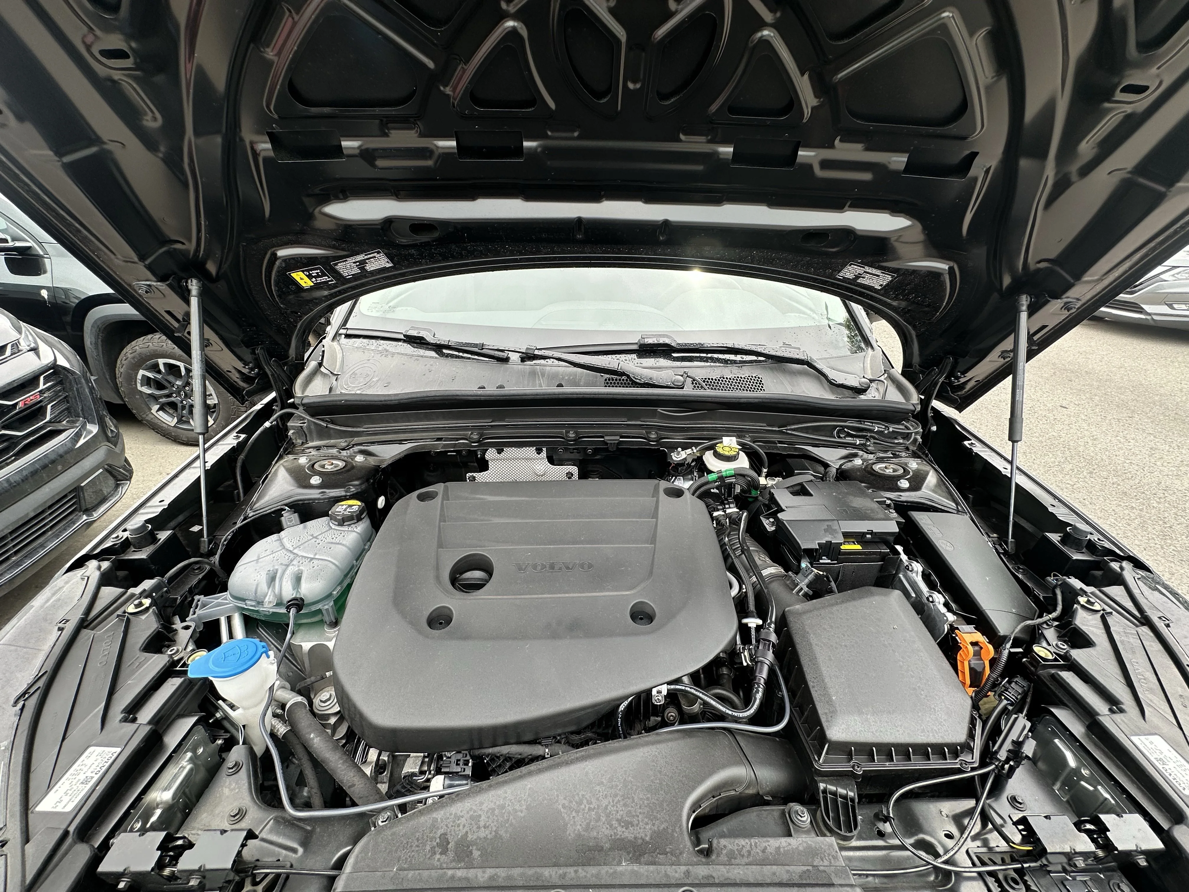 Certified Used 2025  Volvo Core Bright Theme image 7