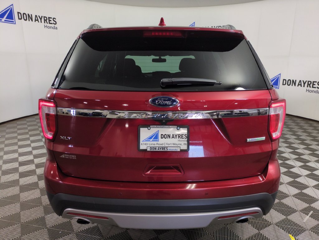 Used 2017 Ruby Red Metallic Ford XLT image 4