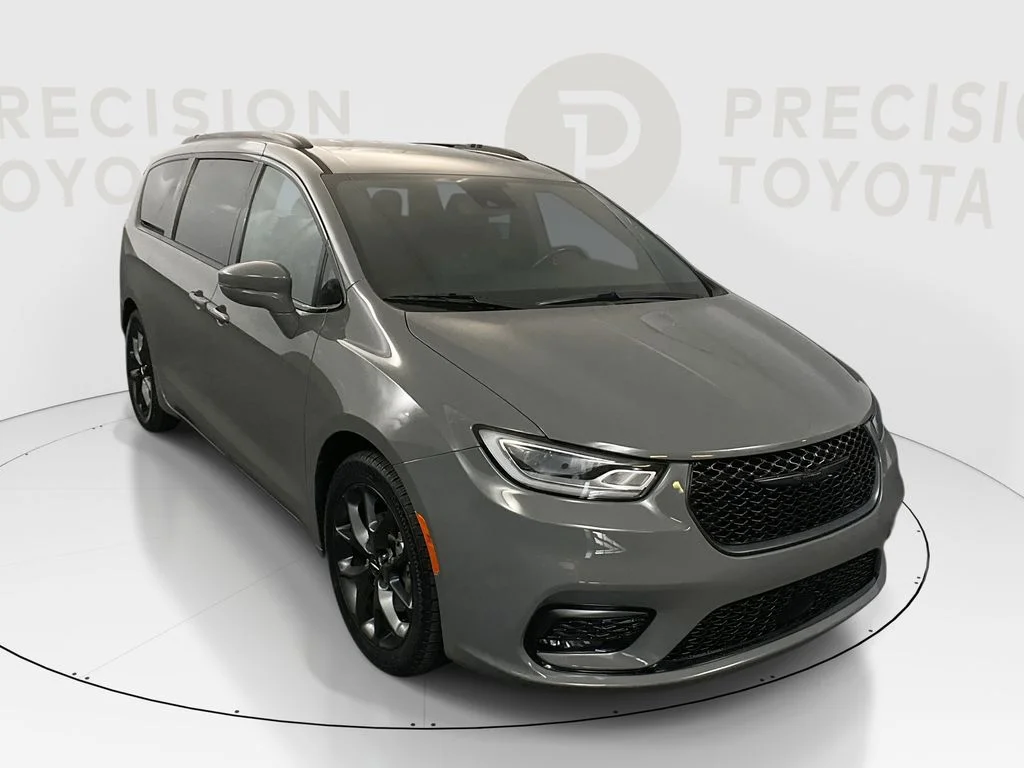 2021 Chrysler Pacifica Touring L's photo