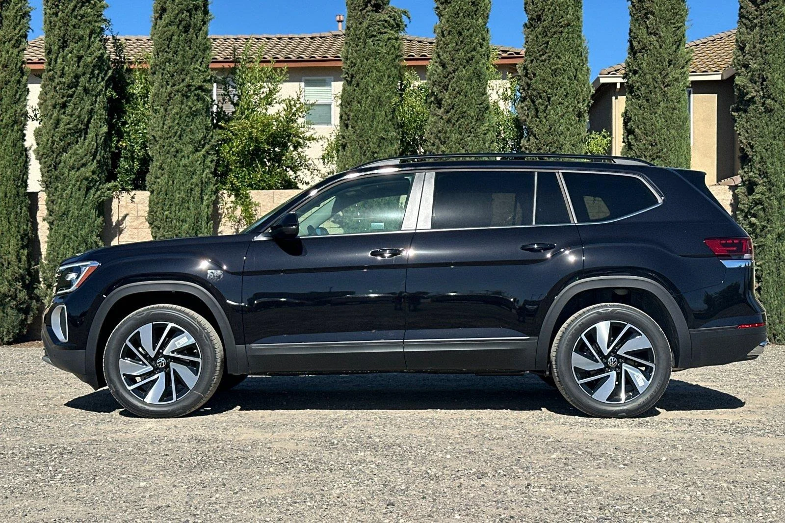 New 2026 Deep Black Pearl Volkswagen 2.0T SE w/Technology image 7