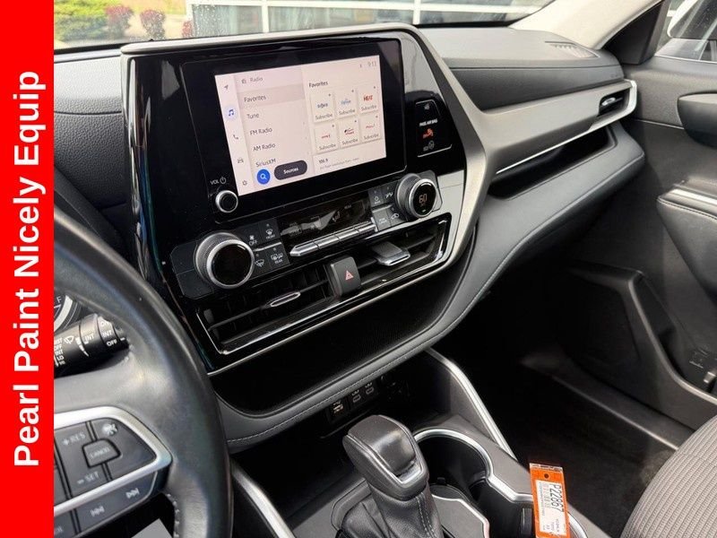Used 2023 Pearl Toyota LE image 26