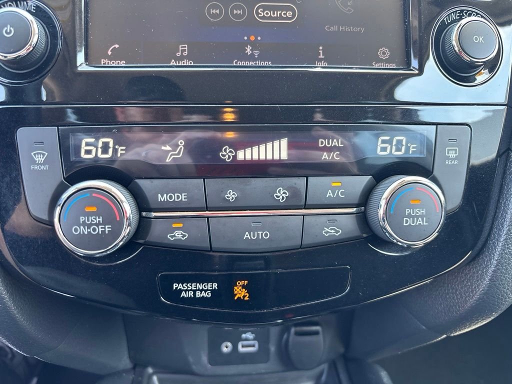 Used 2019 Gray Nissan SV image 27