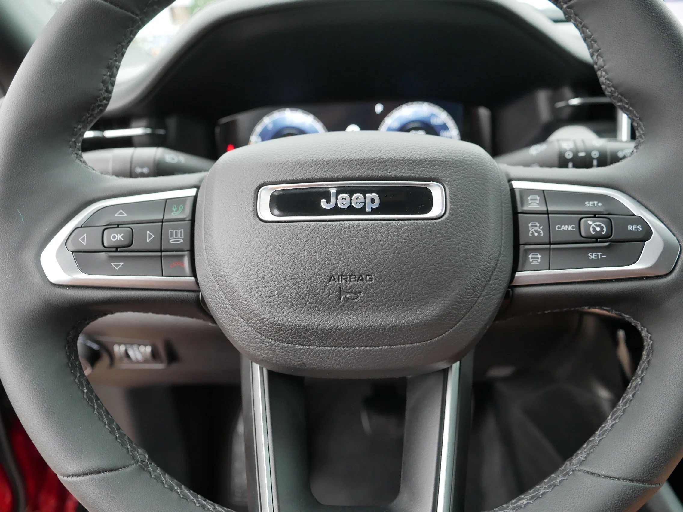 Used 2025 Red Hot Pearlcoat Jeep Limited image 25