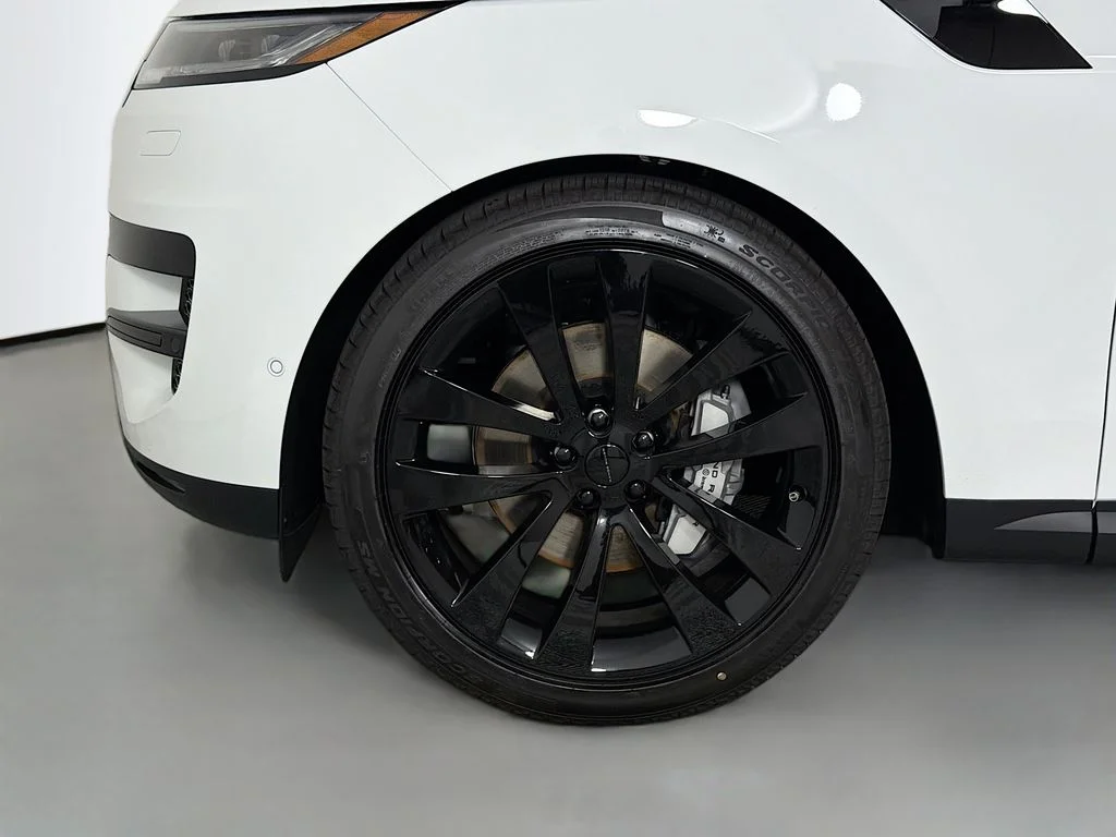 New 2026 Fuji White Land Rover SE image 33