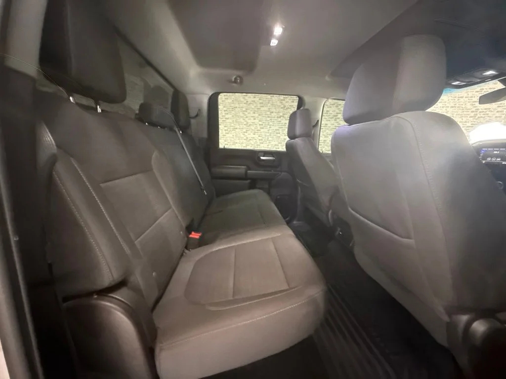 Used 2022 Silver Ice Metallic Chevrolet Custom image 12