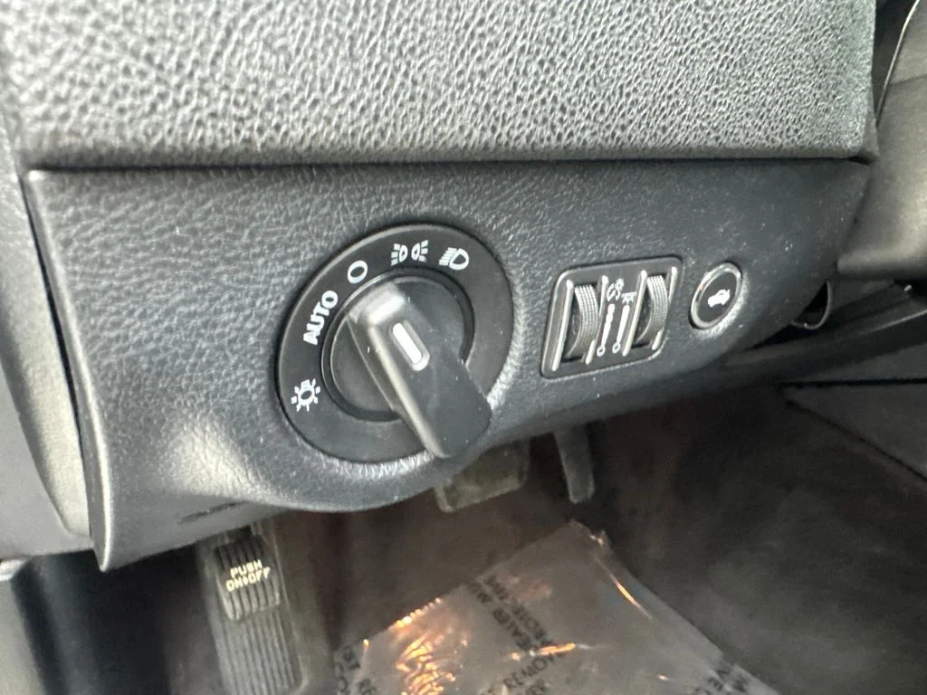 Used 2018 Gray Dodge SXT image 55