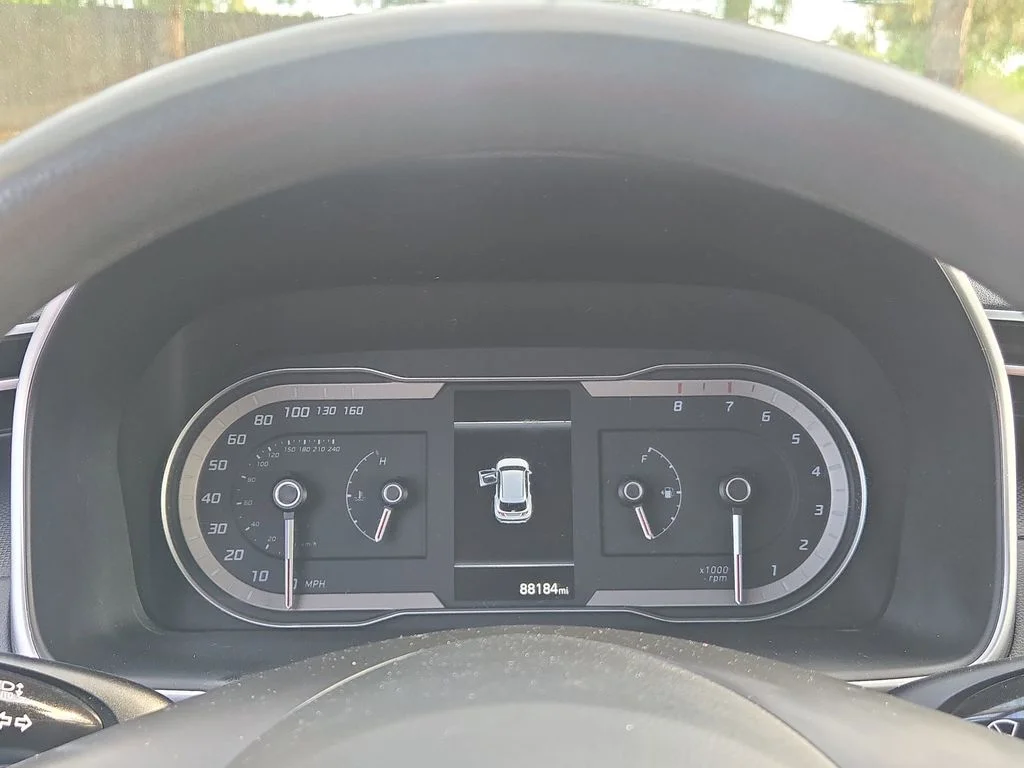 Used 2022 Shimmering Silver Hyundai SE image 43