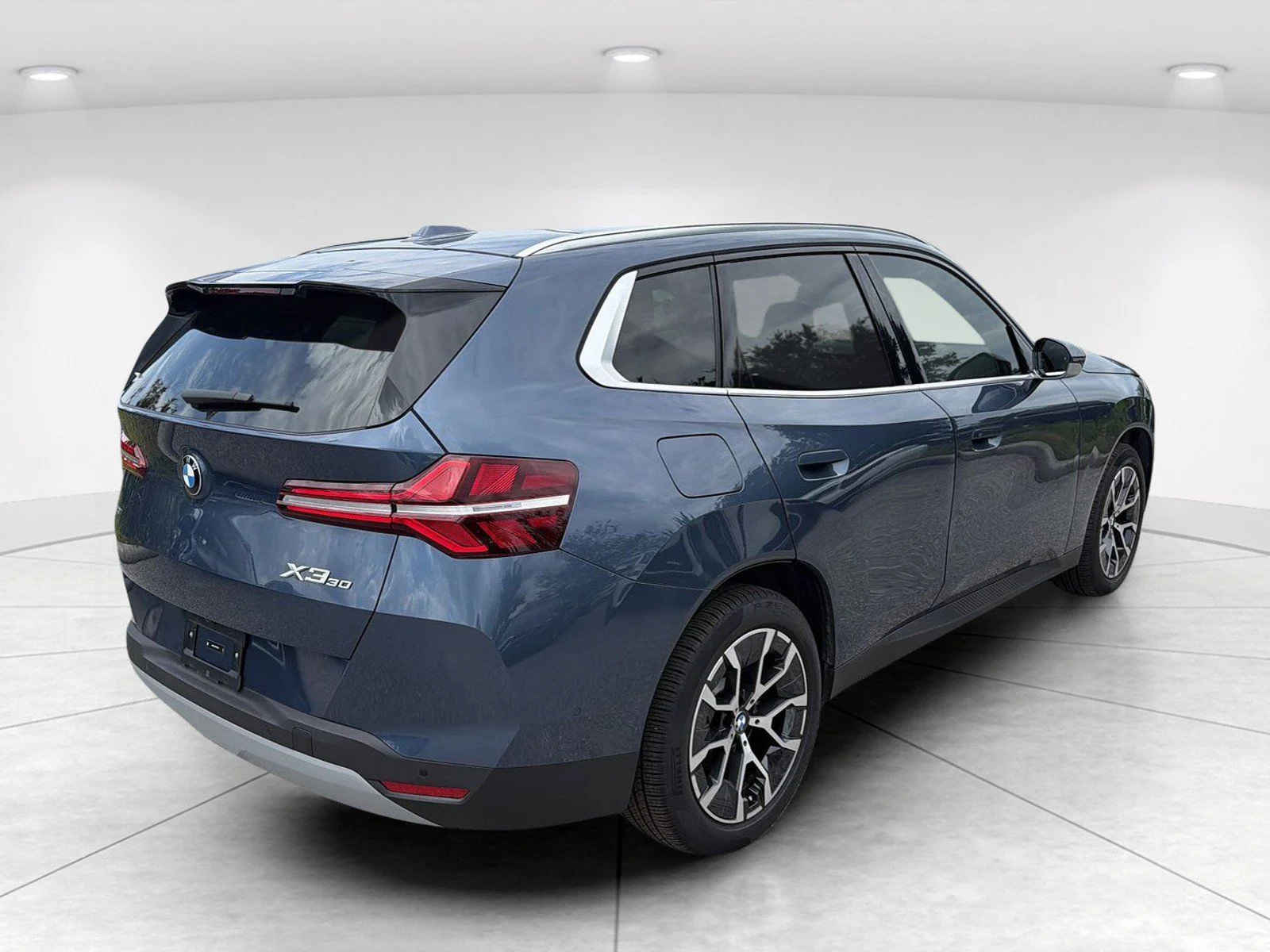 New 2026 Arctic Race Blue metallic BMW 30 xDrive image 4