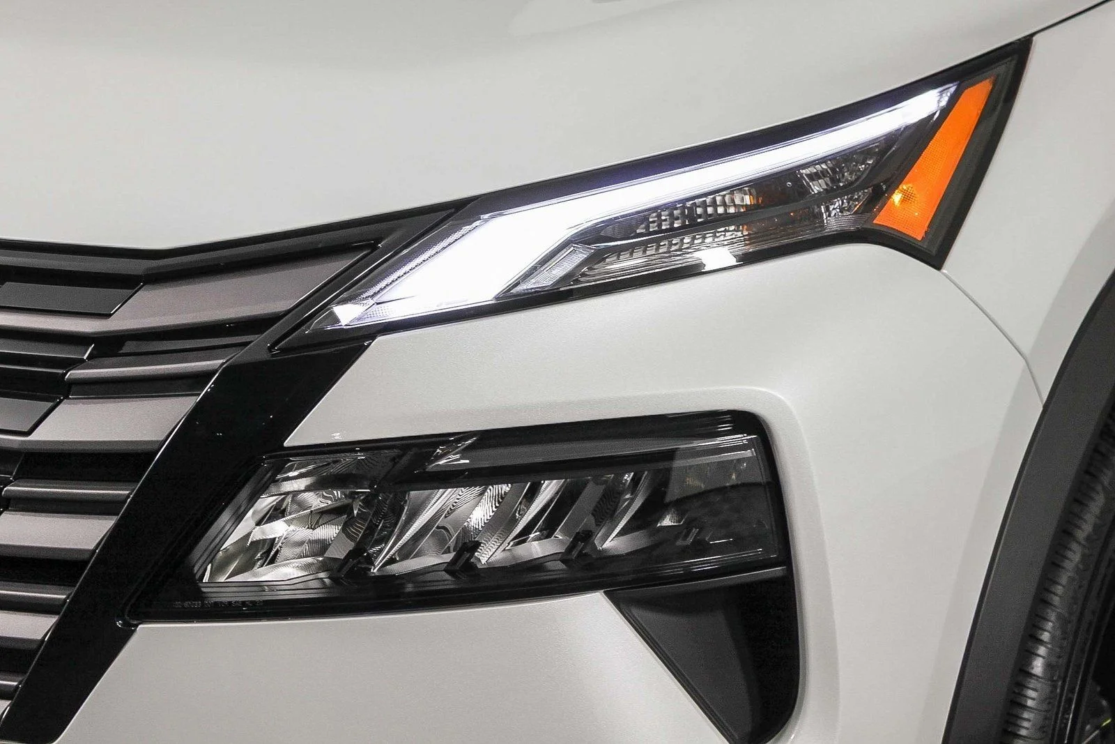 New 2026 White Nissan SV image 4