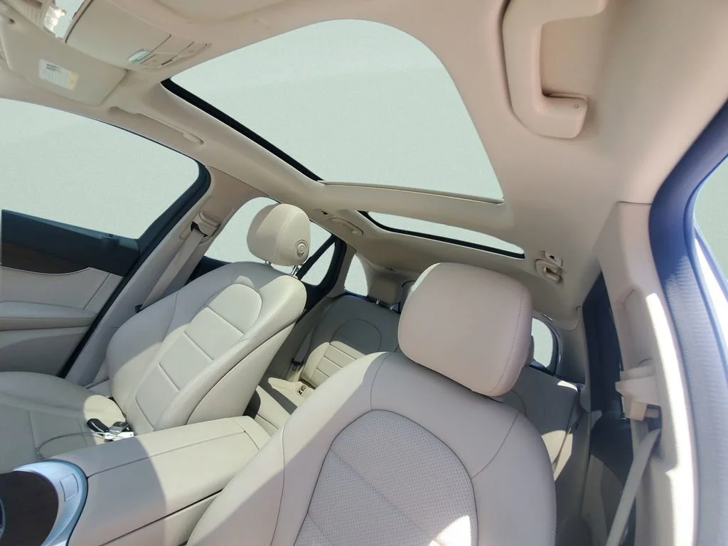 Used 2021 White Mercedes-Benz 4MATIC® SUV image 17