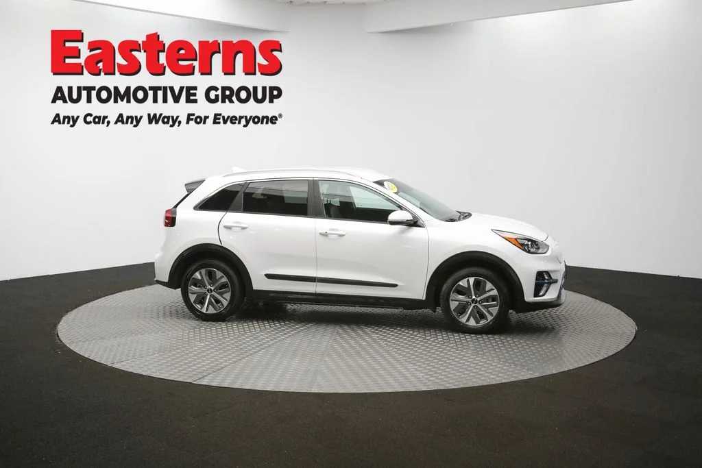 Used 2022 White Kia EX image 48