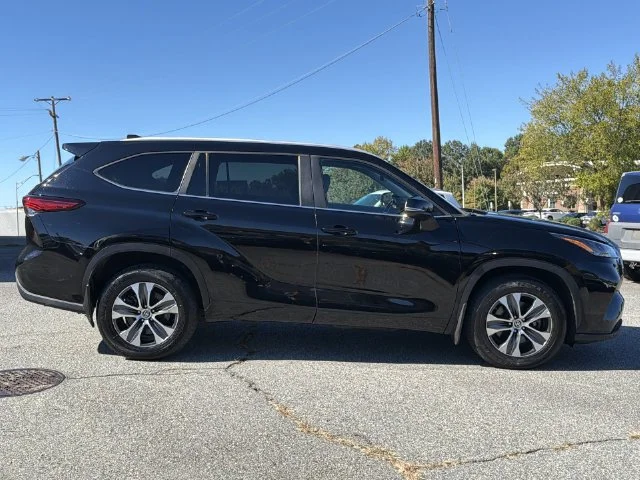 Used 2023 Black Toyota XLE image 14
