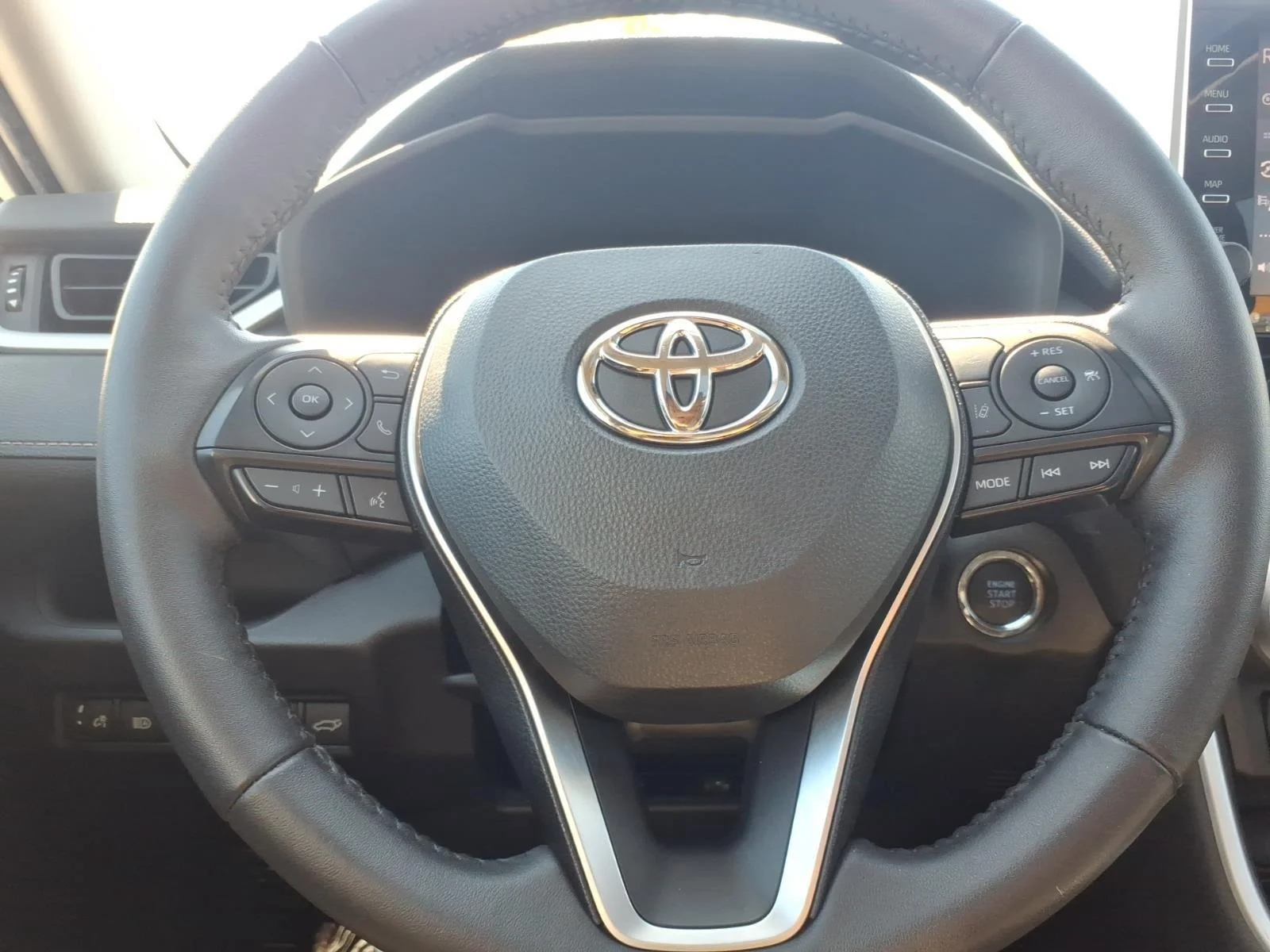 Used 2022  Toyota XLE image 25