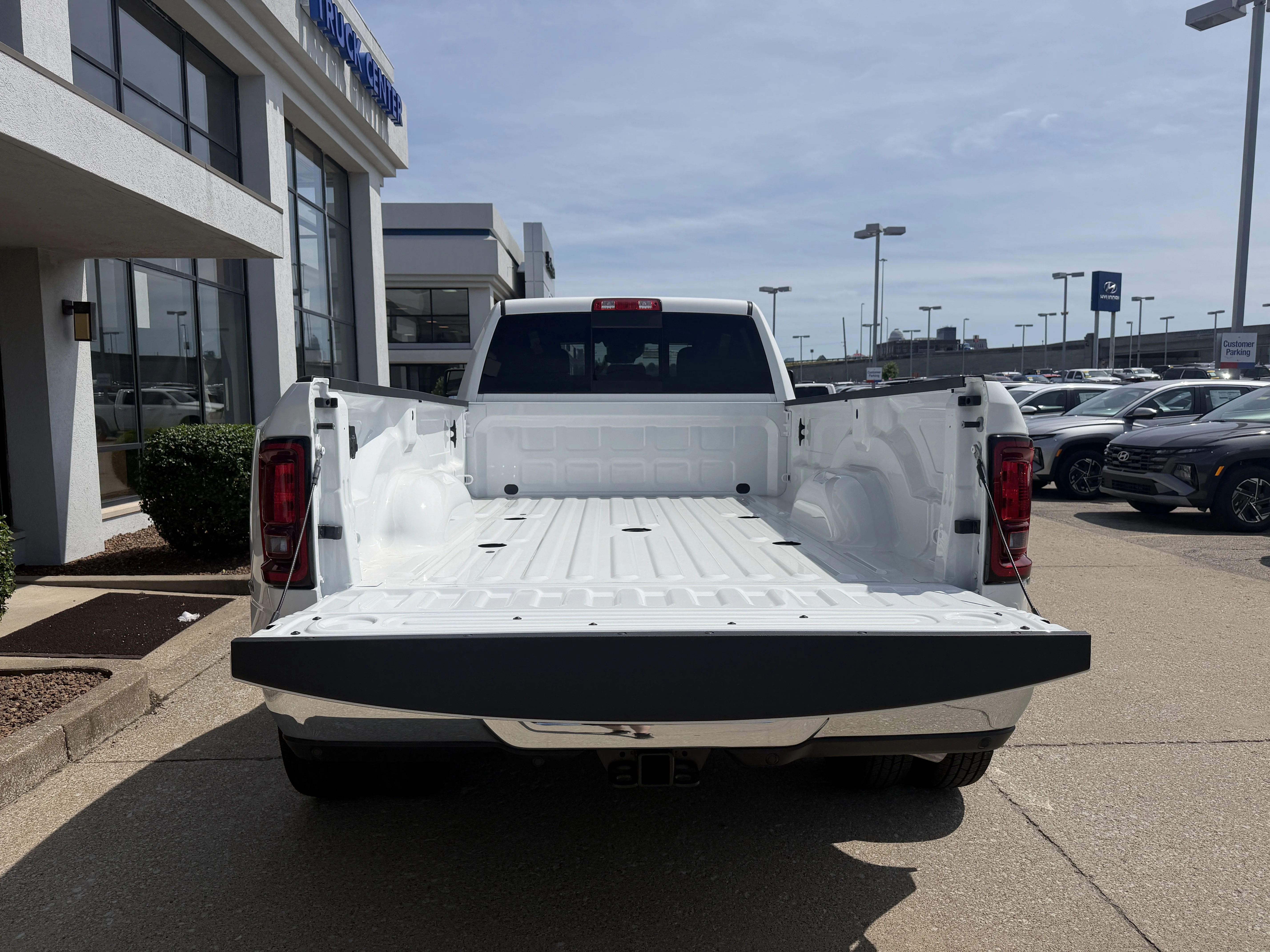 New 2026 Bright White Clear-Coat Exterior Paint RAM Tradesman image 12