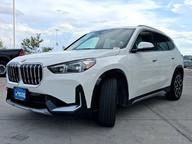 Used 2026 White BMW xDrive28i image 3