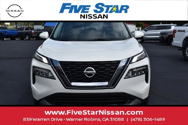 Used 2021 White Nissan SV image 1