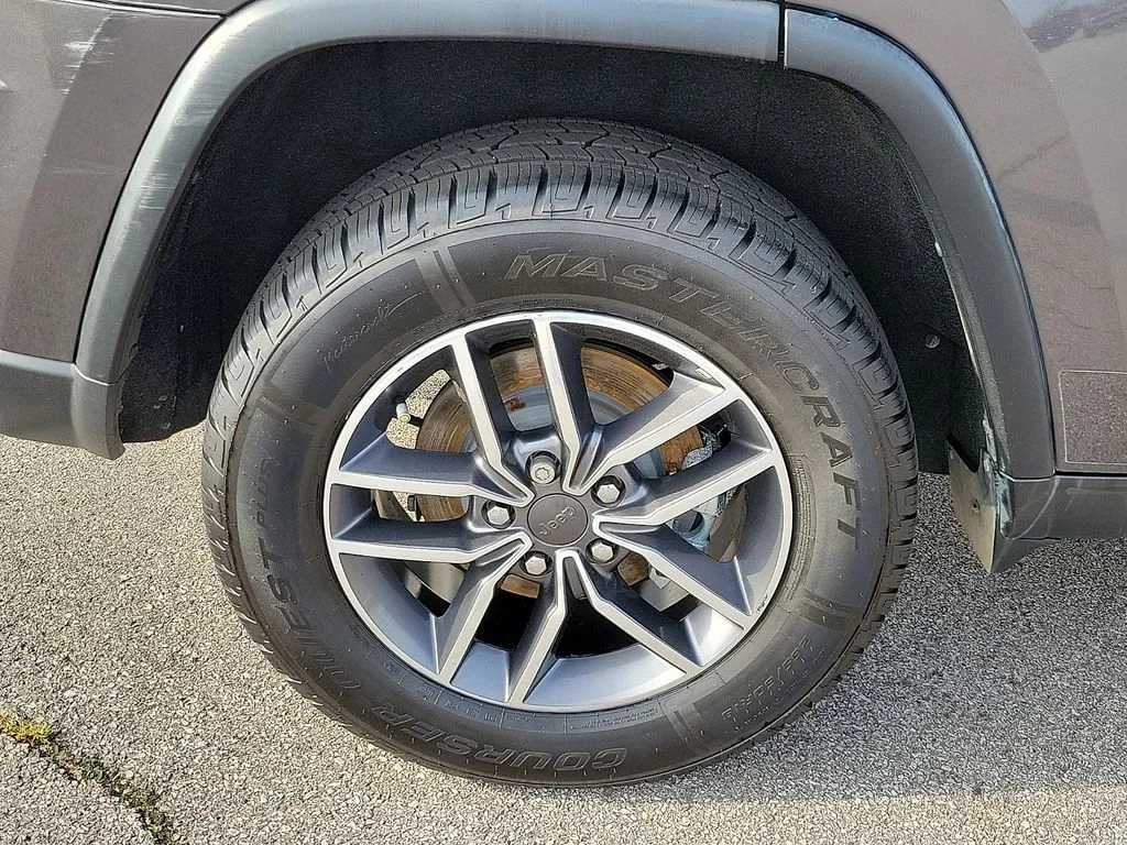 Used 2020 Gray Jeep Laredo E image 7