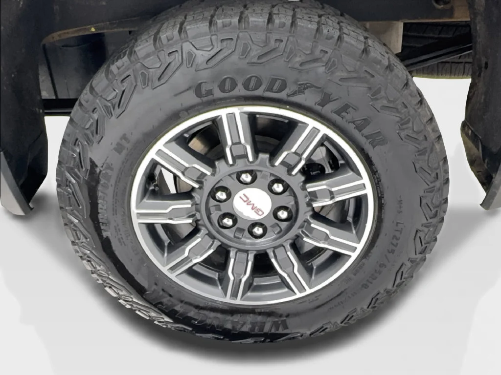 Used 2025 White GMC AT4 image 15