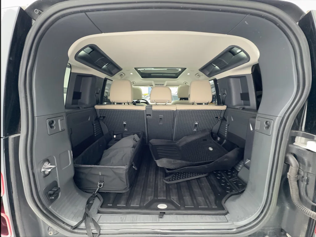 Used 2023 White Land Rover S image 17