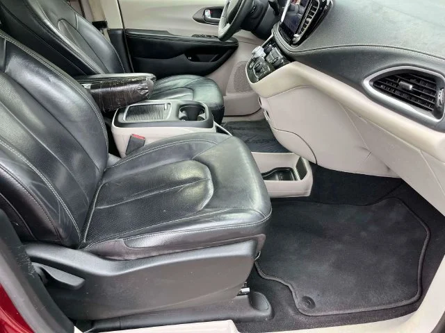 Certified Used 2022 Velvet Chrysler Touring L image 25
