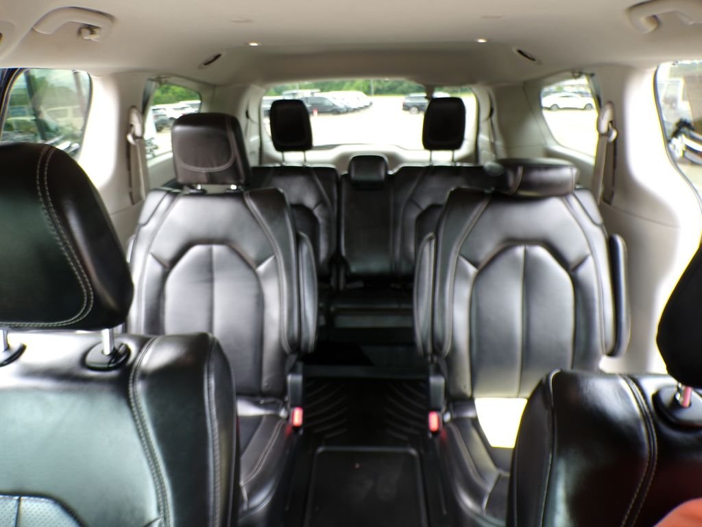 Used 2023 Brilliant Black Crystal Pearlcoat Chrysler Touring L image 25