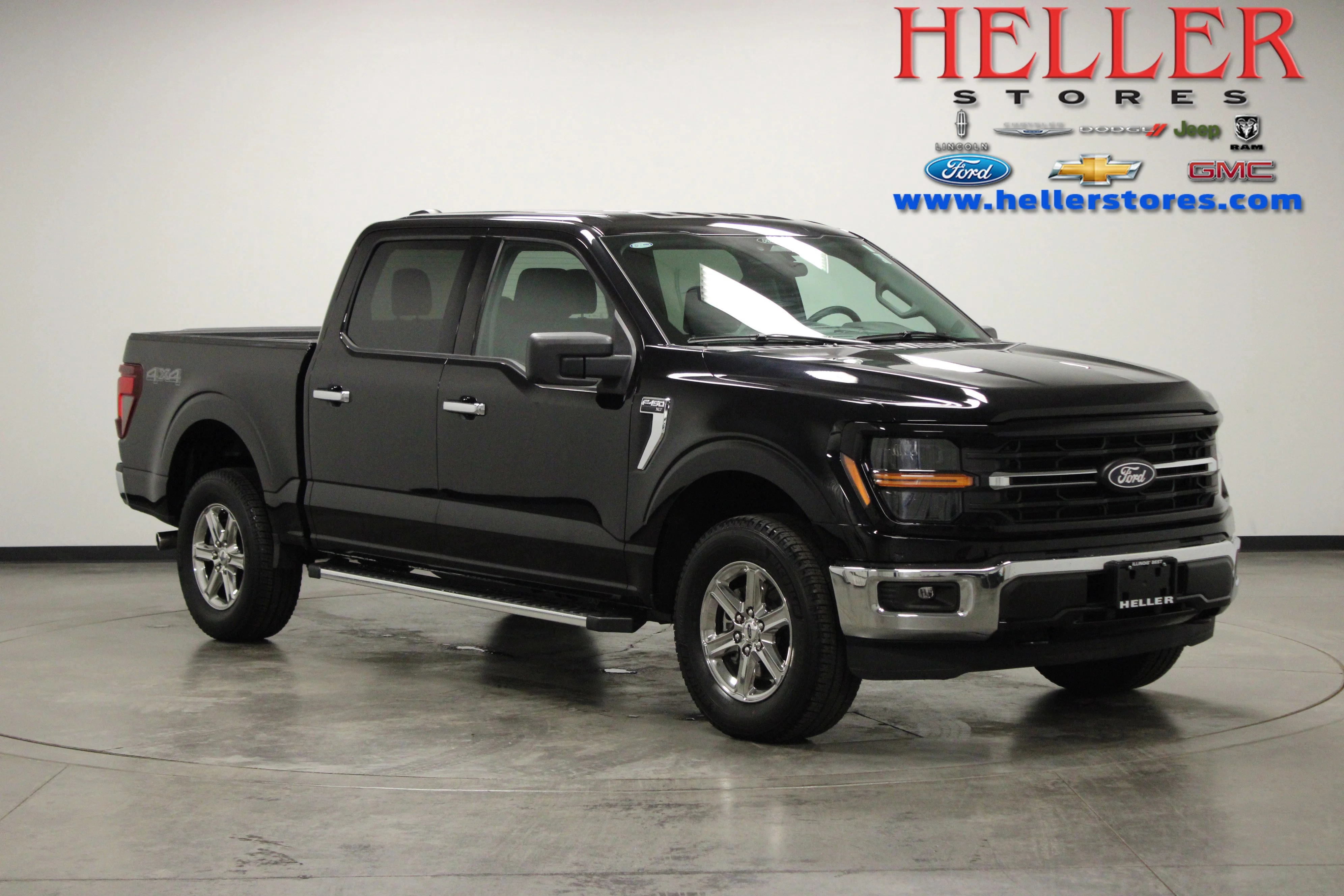 Used 2025 Agate Black Metallic Ford XLT image 1