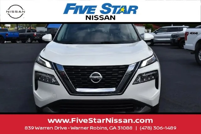Used 2021 White Nissan SV image 1