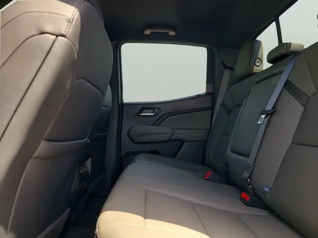New 2026 Summit White Chevrolet ZR2 image 10