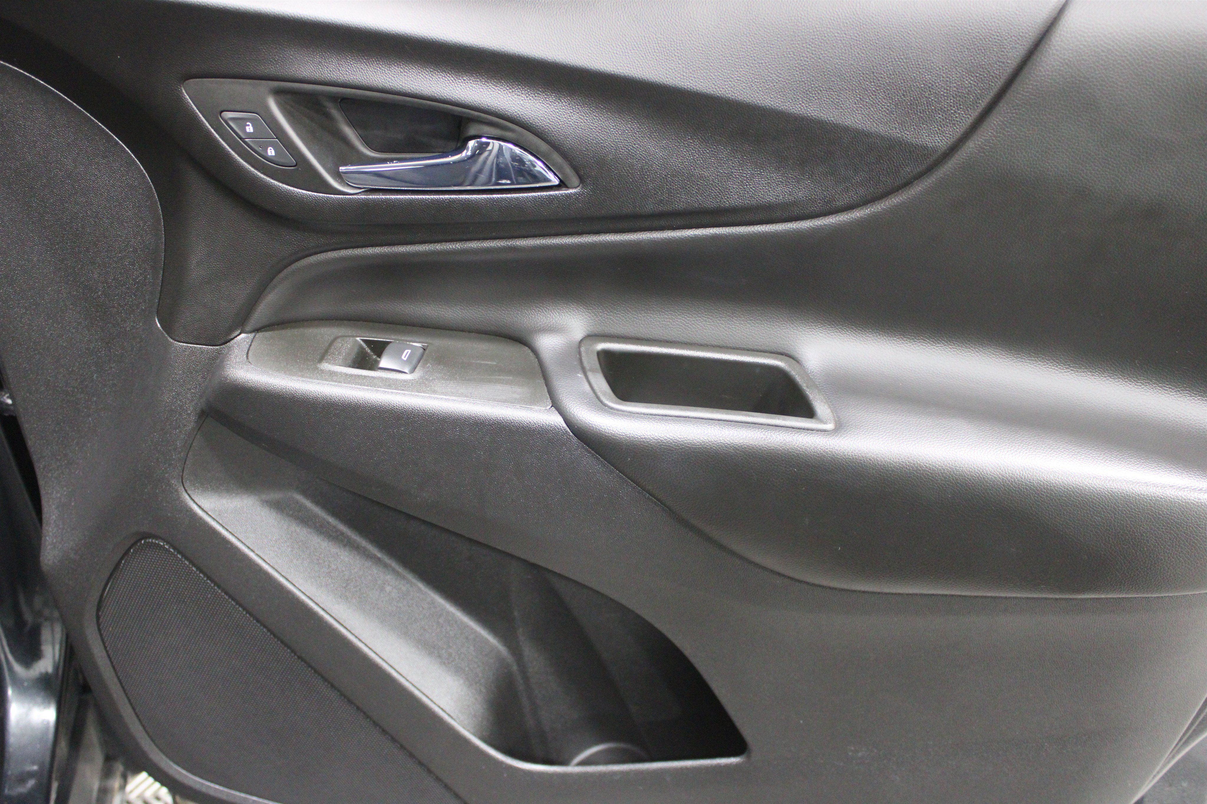 Used 2022 Iron Gray Metallic Chevrolet LT image 27