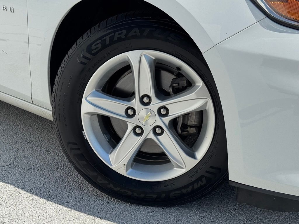 Used 2019 White Chevrolet LS image 6