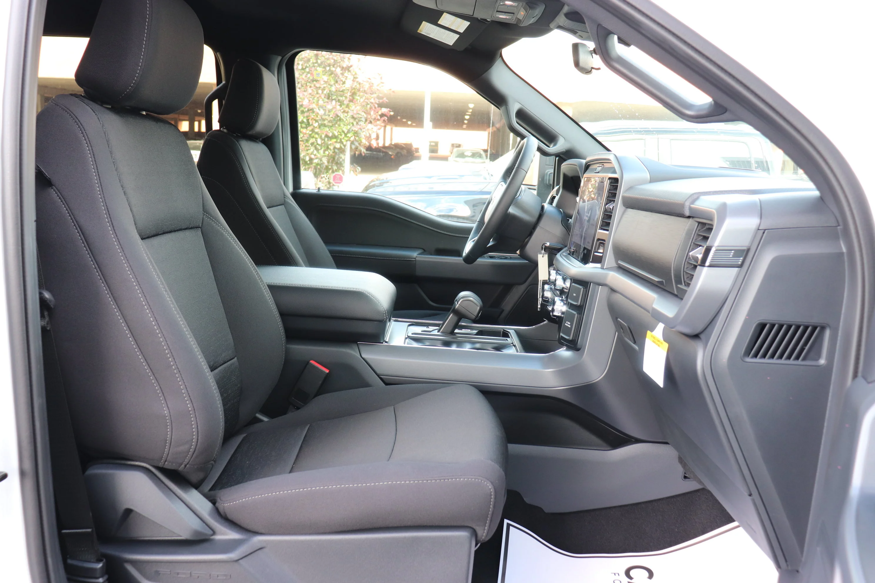 New 2026 OXFORD WHITE Ford XLT image 8