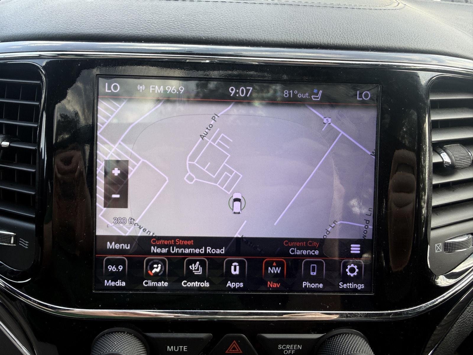 Used 2020 Diamond Black Crystal Pearlcoat Jeep Overland image 3