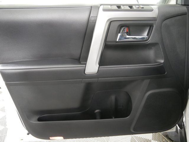 2019 Toyota 4Runner SR5 - Photo 8