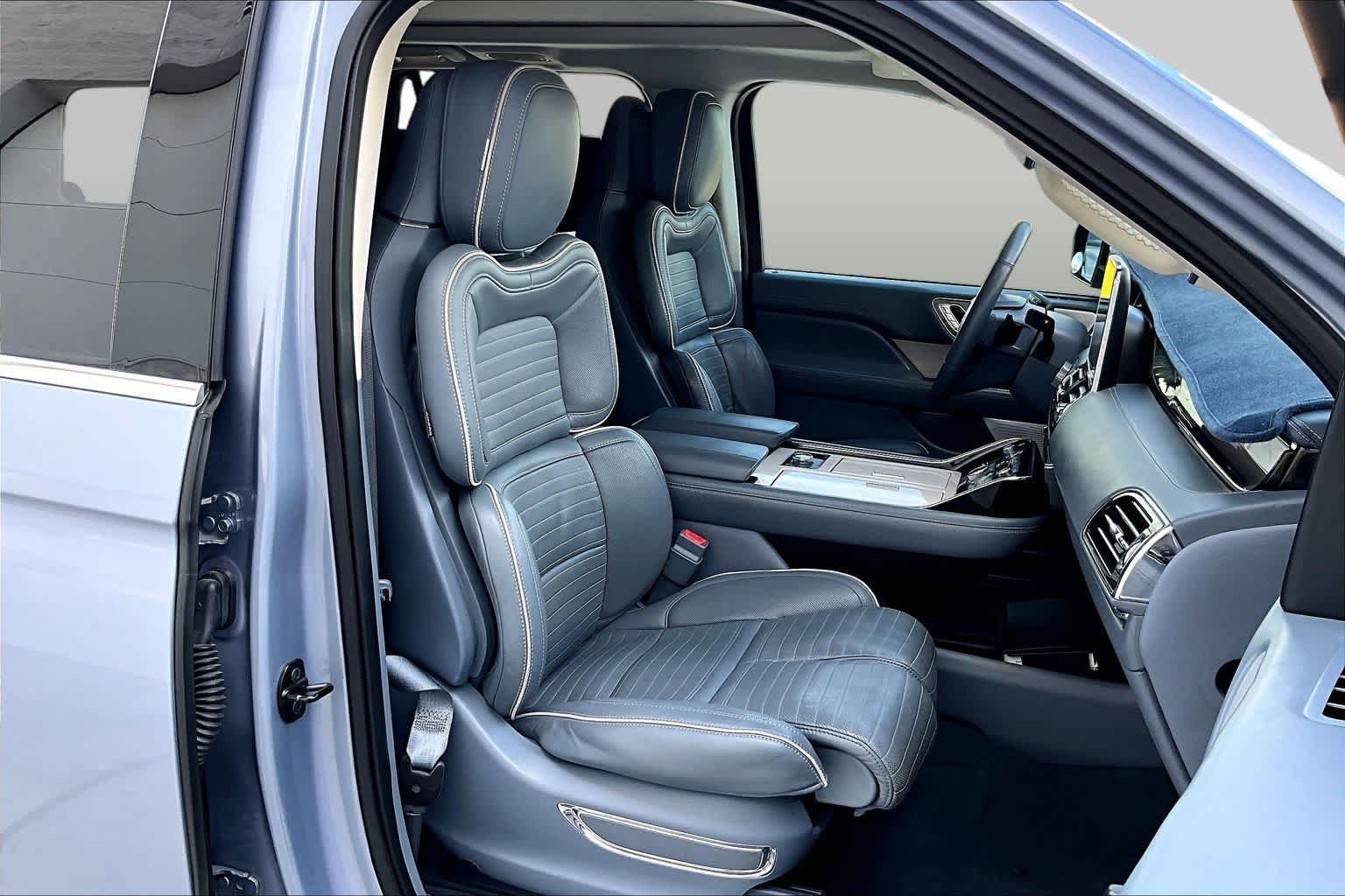 Used 2018 Chroma Crystal Blue Lincoln Black Label image 9