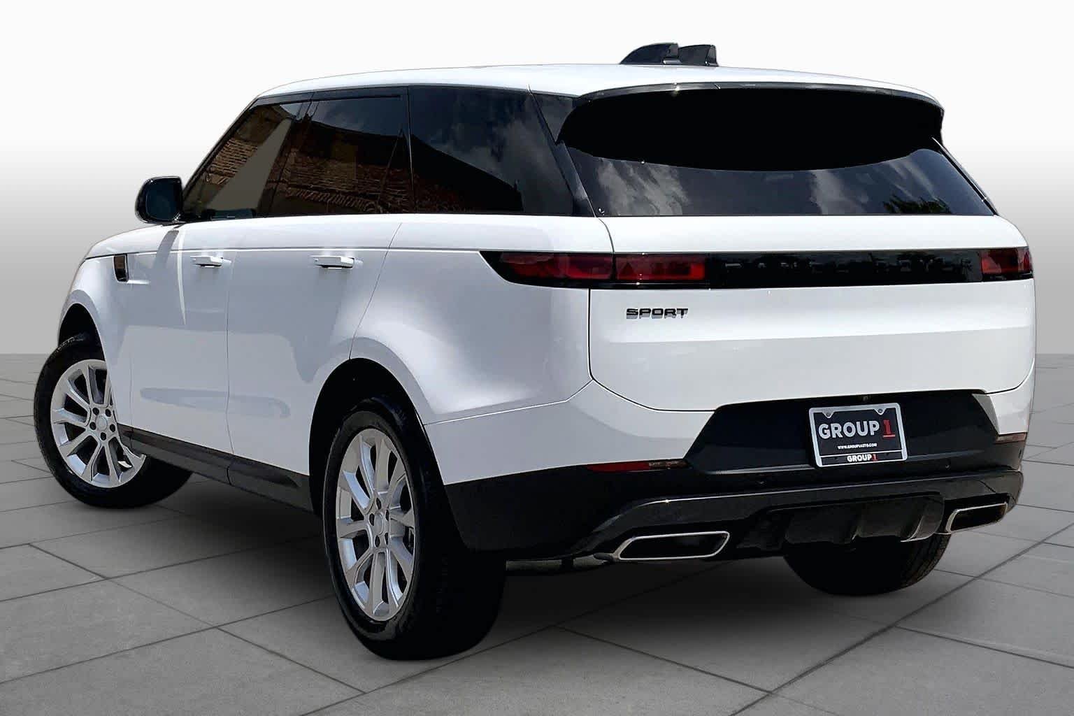 Used 2025 Fuji White Land Rover SE image 12