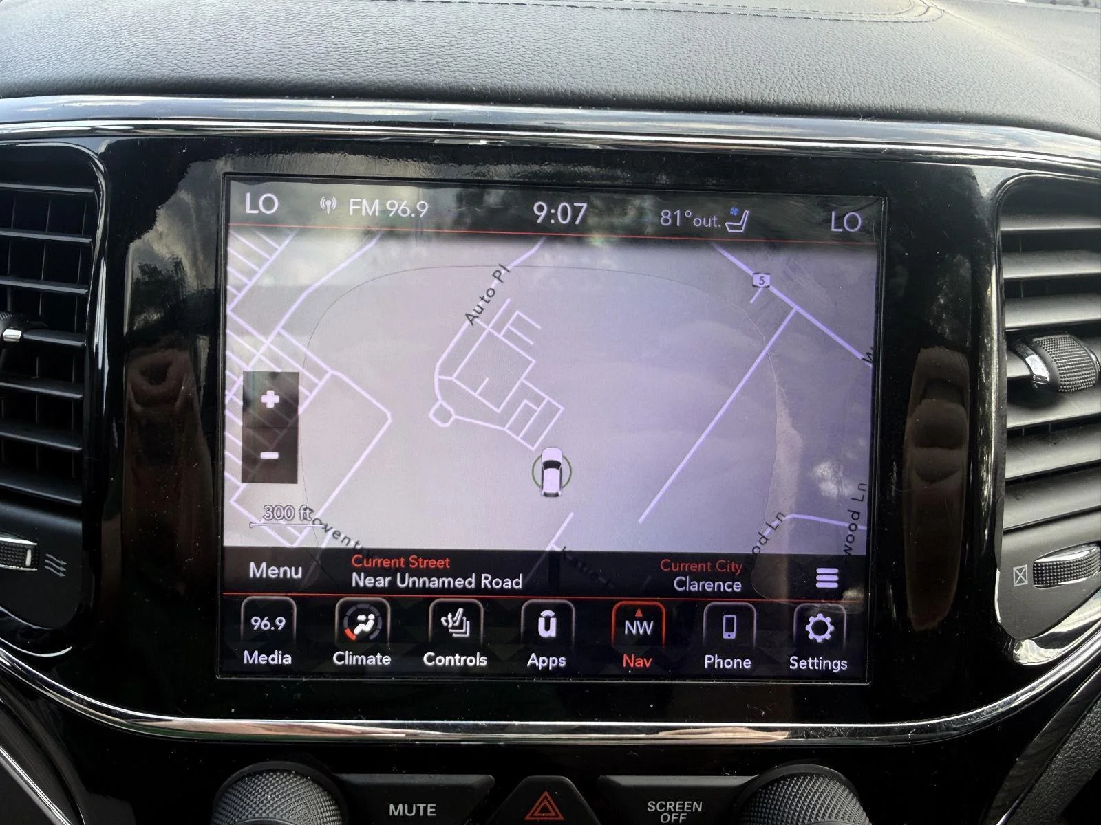 Used 2020 Diamond Black Crystal Pearlcoat Jeep Overland image 3