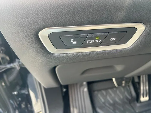 Used 2026 Black BMW xDrive40i image 33