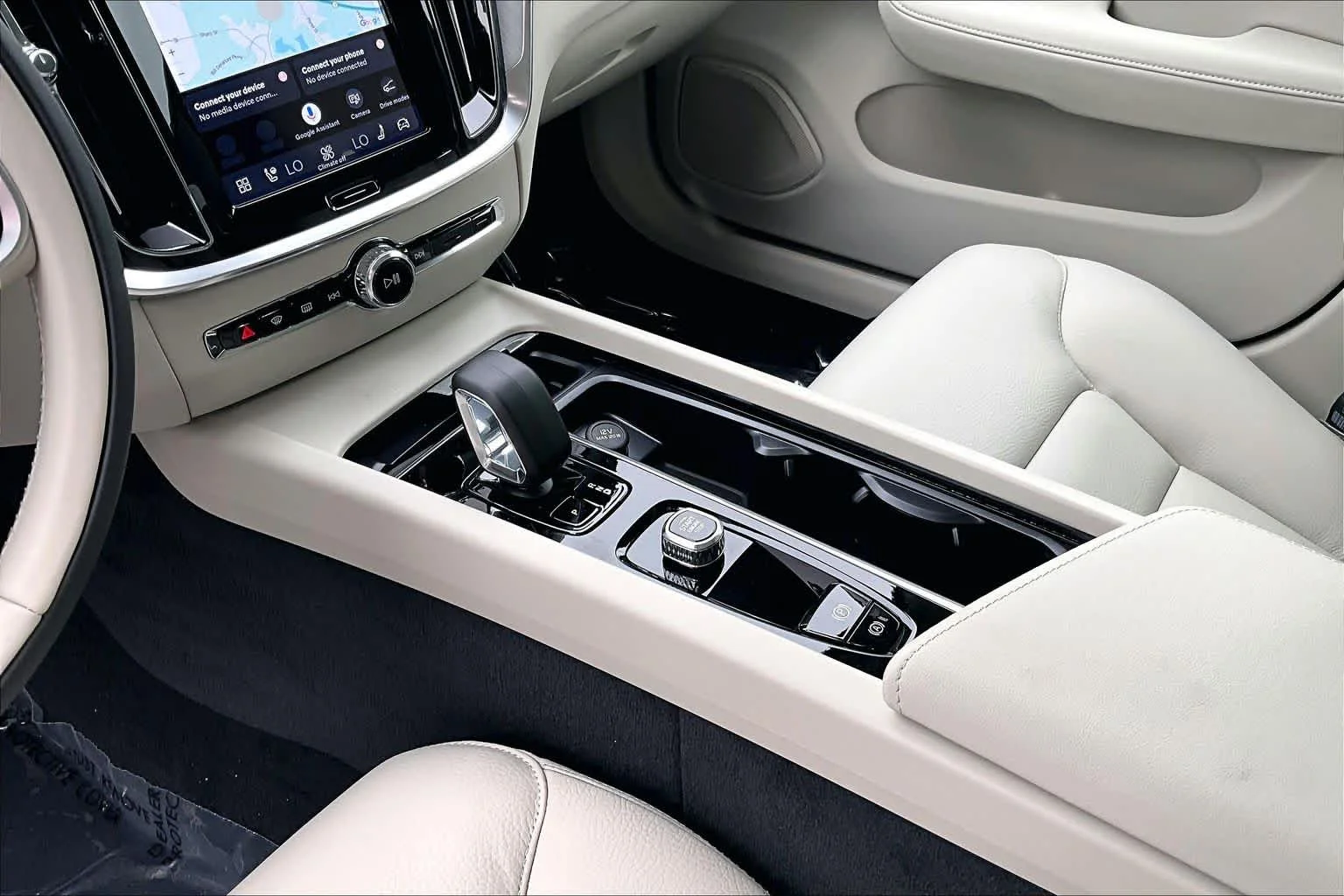 New 2026 Crystal White Volvo Plus image 10