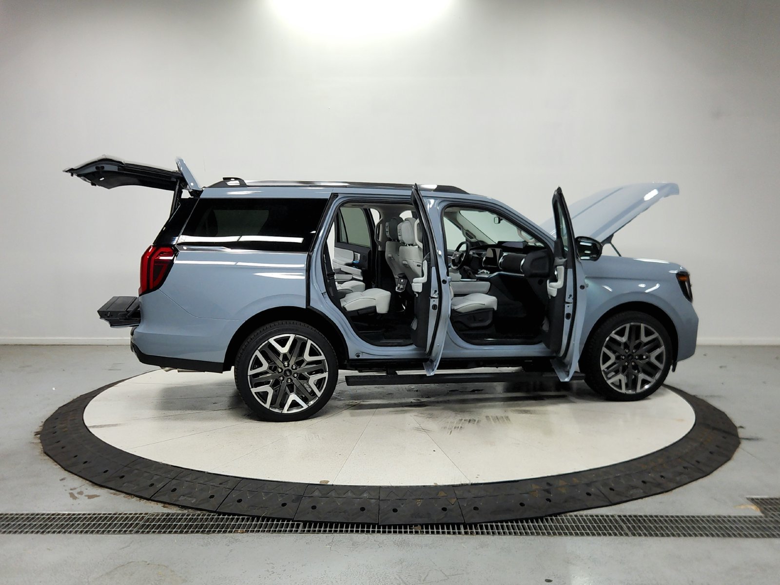 New 2027 Glacier Gray Metallic Tri-Coat Ford Platinum image 17