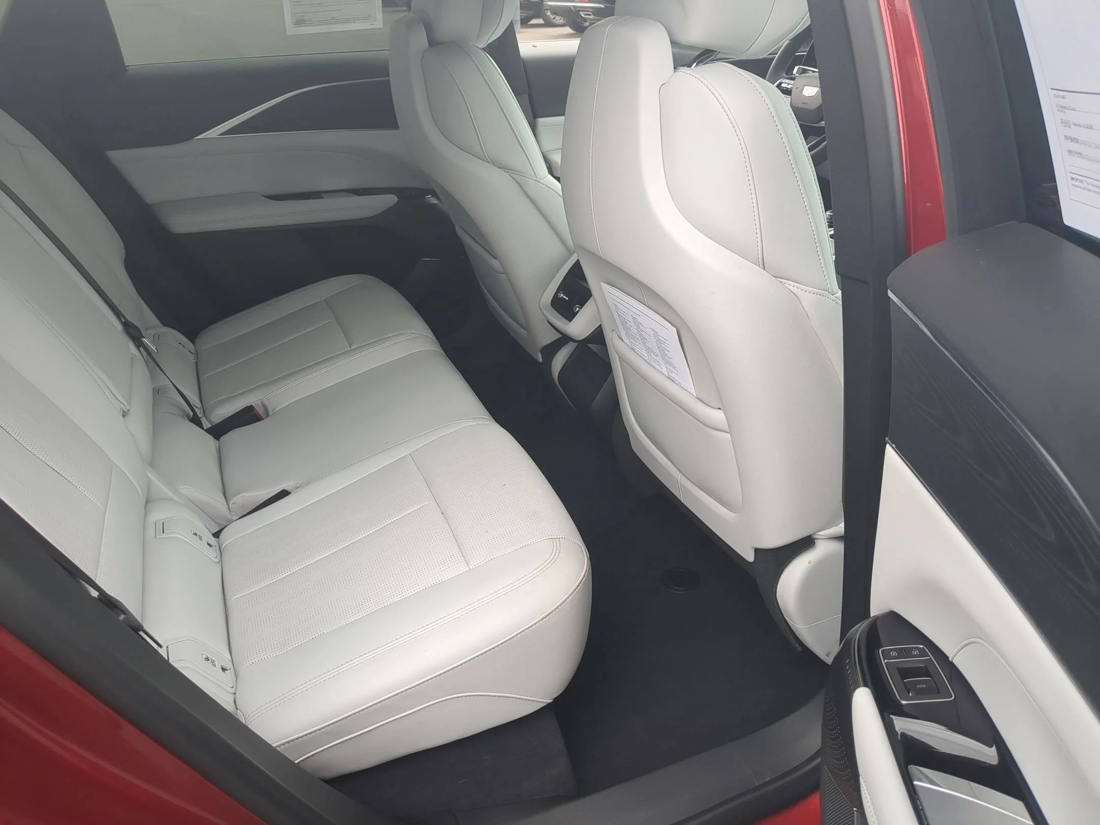 2024 Cadillac LYRIQ Luxury 1 - Photo 26