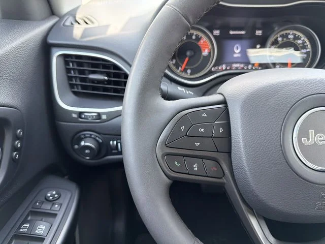 Used 2022 White Jeep Trailhawk image 29