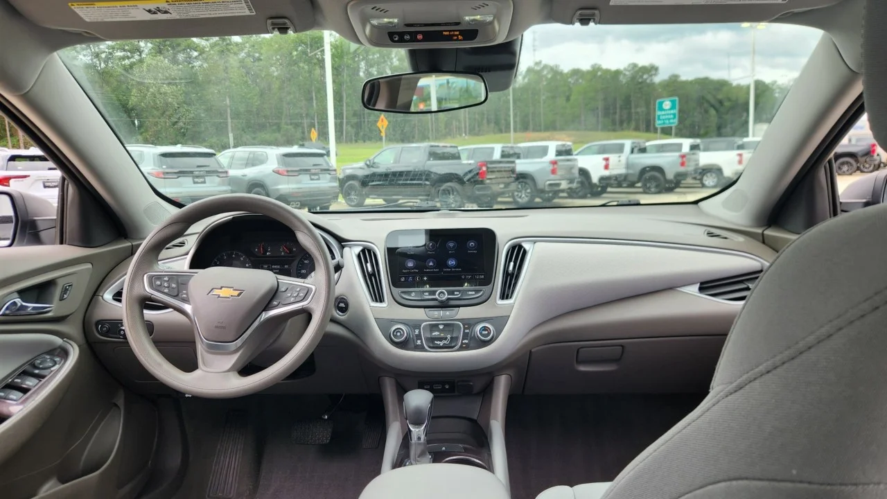 Used 2023 SUMMIT WHITE Chevrolet LS image 13