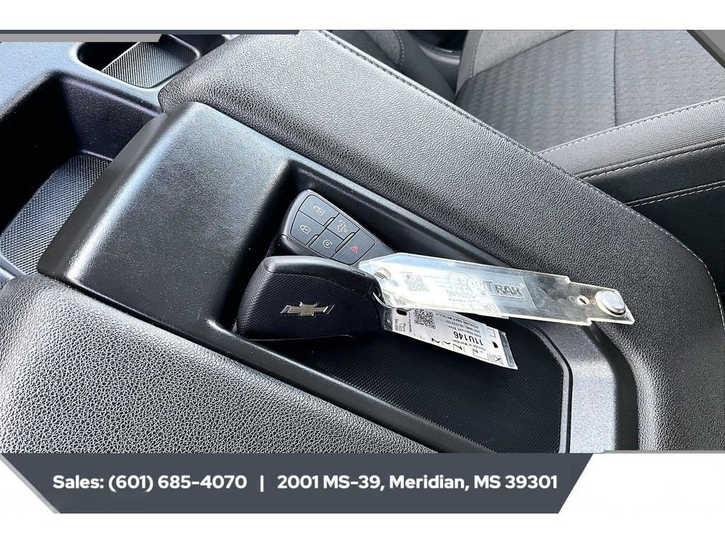 Used 2025 STERLING GRAY METALLIC Chevrolet LT image 9