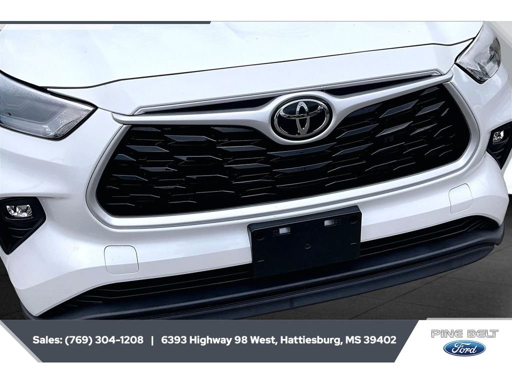 Used 2023 Wind Chill Pearl Toyota XLE image 5
