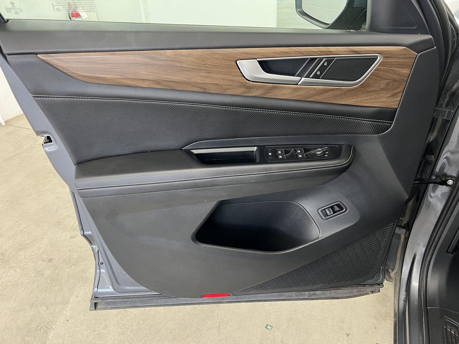 2025 Volkswagen Atlas SE w/Tech - Photo 11