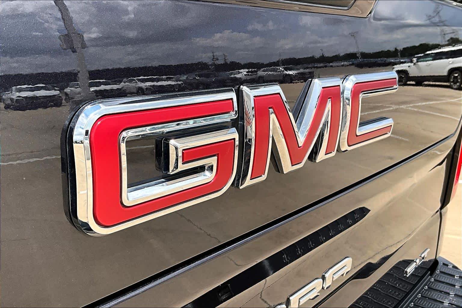 Used 2026 Titanium Rush Metallic GMC SLT image 31