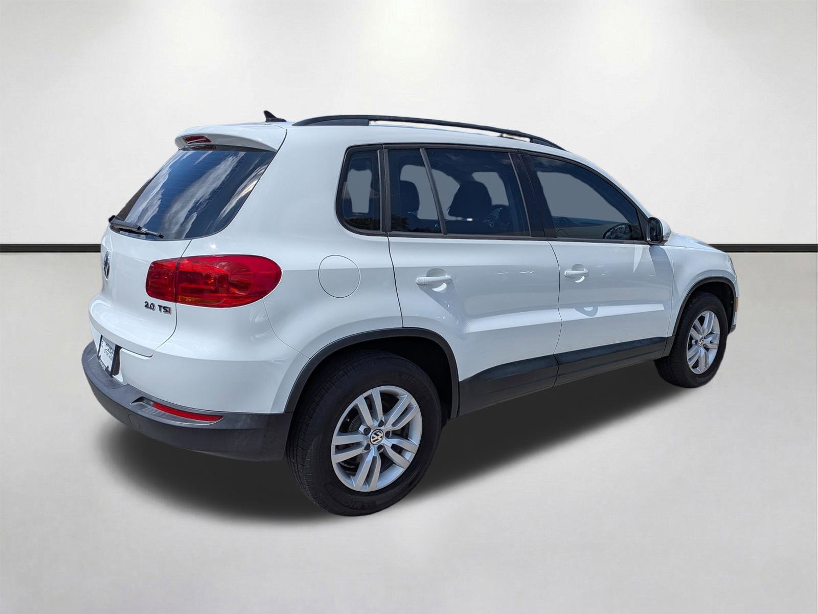 Used 2015 Pure White Volkswagen S image 4