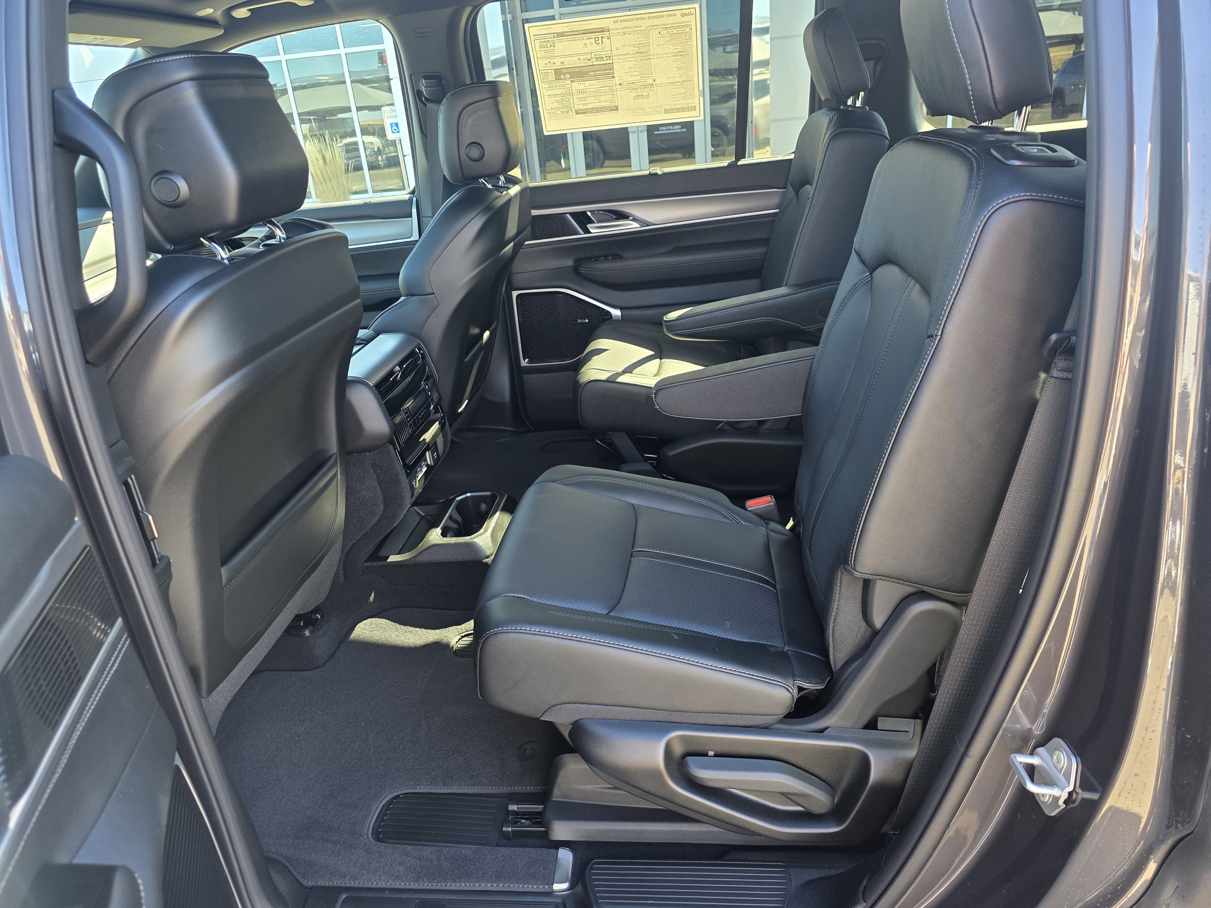 New 2026 Baltic-Gray Metallic Clear-Coat Exterior Paint Jeep Limited Reserve image 13